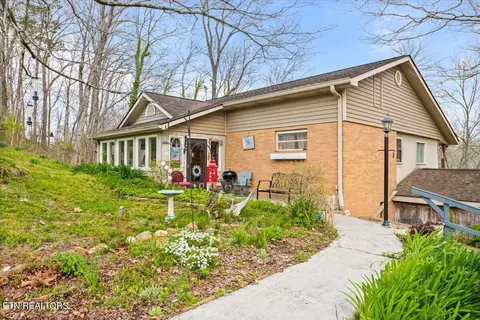 961 Indian River Boat Dock Rd, Jacksboro, TN 37757
