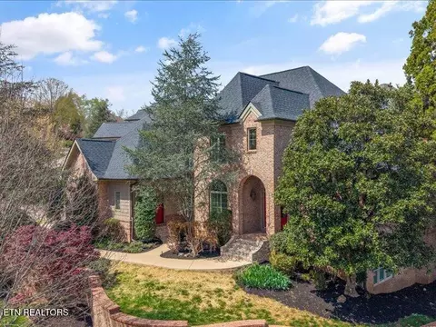 9007 Linksvue Dr, Knoxville, TN 37922