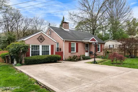2820 Arbor Pl, Knoxville, TN 37917