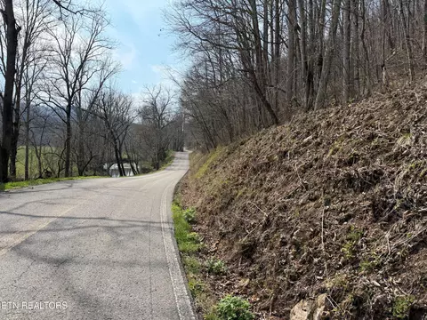 War Creek Rd, Thorn Hill, TN 37881