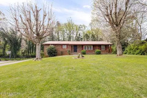 10604 Pinedale Dr, Knoxville, TN 37922