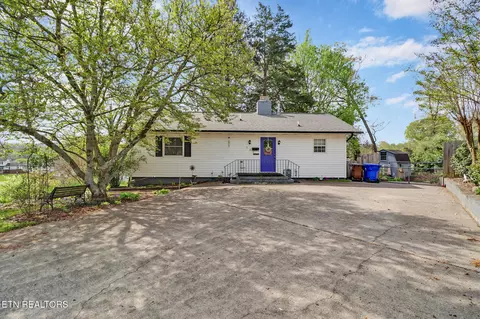 101 Tabor Rd, Oak Ridge, TN 37830