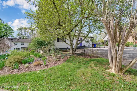 101 Tabor Rd, Oak Ridge, TN 37830