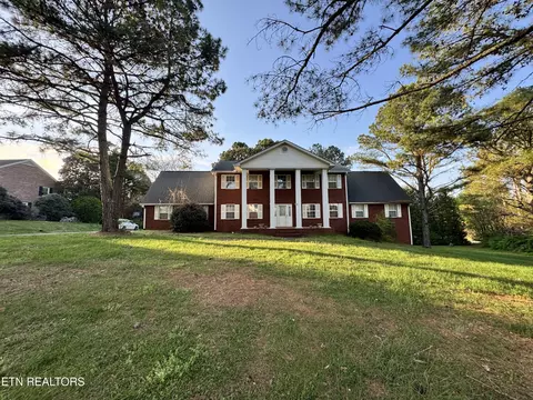 12801 Peach View Dr, Knoxville, TN 37922