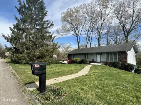 8912 Moneymaker Dr, Knoxville, TN 37923