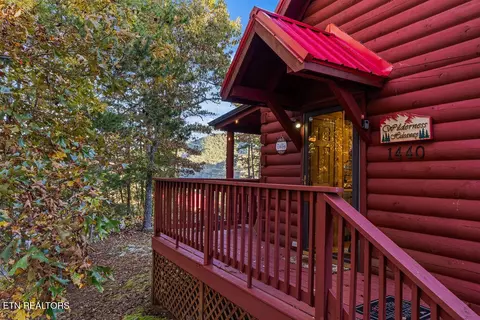 1440 Red Cedar Ln, Sevierville, TN 37876