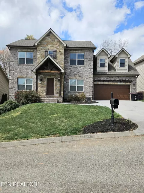 1325 Sloping Hill Ln, Knoxville, TN 37931