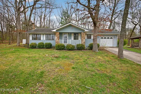 140 Lakeshire Dr, Crossville, TN 38558