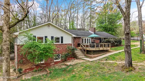 100 Moss Rd, Oak Ridge, TN 37830