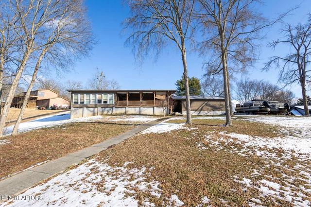 1369 Paradise Ln, Dandridge, TN 37725