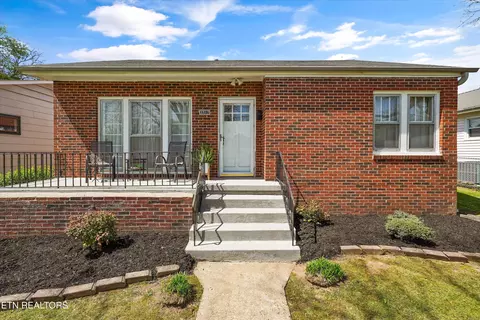 3717 Speedway Cir, Knoxville, TN 37914