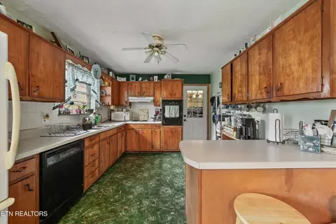 Kitchen - 960 Talbott-kansas Rd, Talbott, TN 37877 photo 1 of 5
