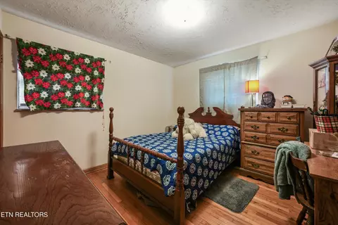Bedroom - 960 Talbott-kansas Rd, Talbott, TN 37877 photo 2 of 3