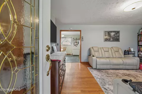 Entry Way - 960 Talbott-kansas Rd, Talbott, TN 37877 photo 1 of 3