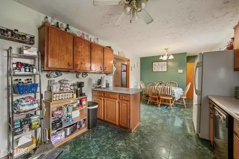 Kitchen - 960 Talbott-kansas Rd, Talbott, TN 37877 photo 3 of 5