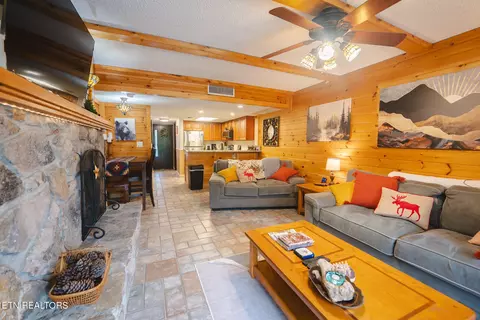 260 Roaring Fork Rd #217, Gatlinburg, TN 37738