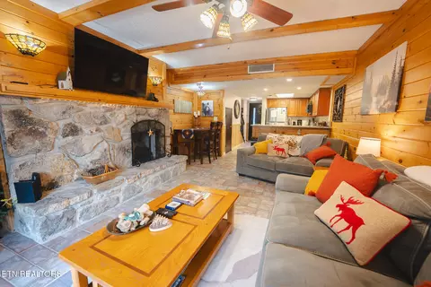 260 Roaring Fork Rd #217, Gatlinburg, TN 37738