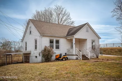 304 S Young St, Sparta, TN 38583