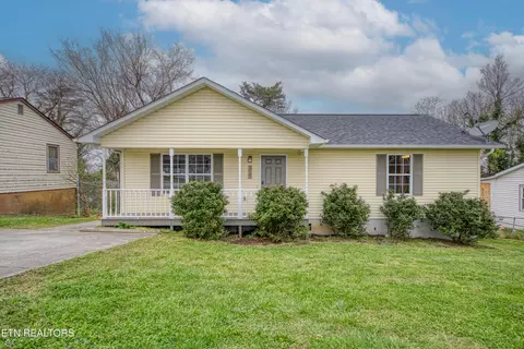 315 Landau Dr, Maryville, TN 37801