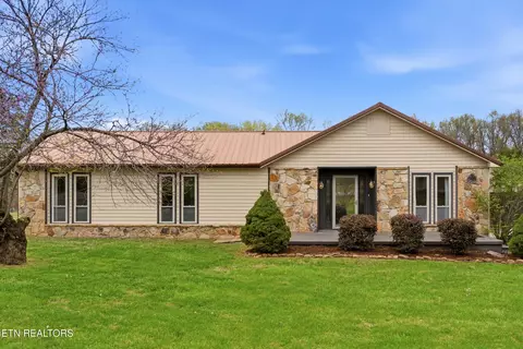 157 Johnson Dr, Lenoir City, TN 37771