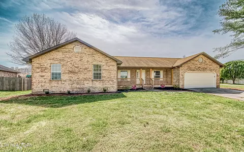 2136 Raulston View Dr, Maryville, TN 37803