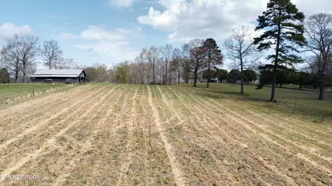 1353 Davis Ferry Rd, Loudon, TN 37774