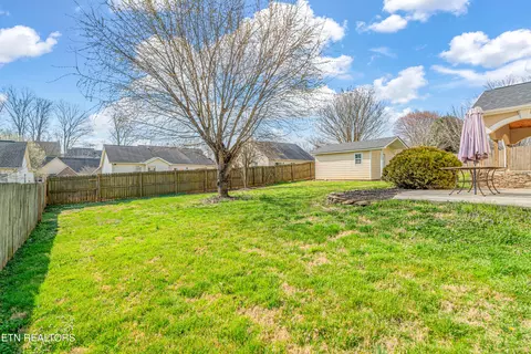 522 Bushwood Dr, Knoxville, TN 37918