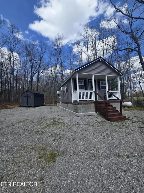 822 Spruce Creek Dr, Jamestown, TN 38556