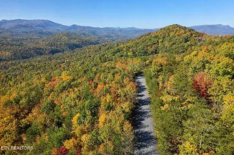 Mountain Folks Way, Sevierville, TN 37876
