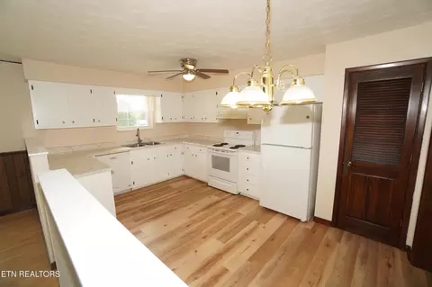 Kitchen - 633 Shaver Dr, Talbott, TN 37877 photo 1 of 4