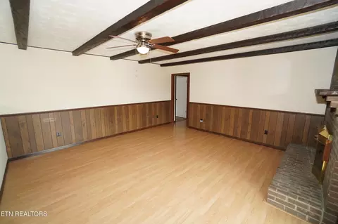 Living - 633 Shaver Dr, Talbott, TN 37877 photo 3 of 7