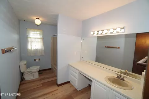 Bath - 633 Shaver Dr, Talbott, TN 37877 photo 1 of 4