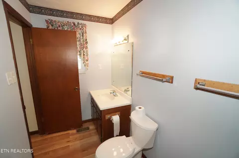 Bath - 633 Shaver Dr, Talbott, TN 37877 photo 3 of 4