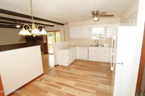 Kitchen - 633 Shaver Dr, Talbott, TN 37877 photo 2 of 4