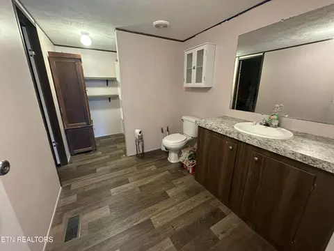 Bath - 5752 Buell St, Talbott, TN 37877 photo 1 of 3