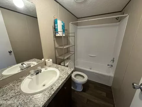 Bath - 5752 Buell St, Talbott, TN 37877 photo 3 of 3