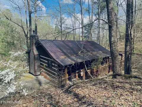 2601 Black Bear Ln, Sevierville, TN 37876
