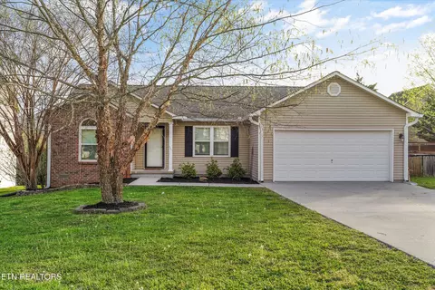 8431 Gardenside Ln, Powell, TN 37849