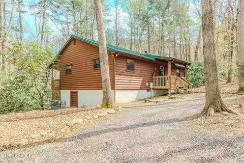 3386 Rocky Ridge Rd, Cosby, TN 37722