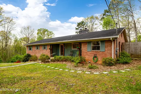 907 W 6th Ave, Lenoir City, TN 37771