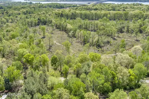 555 Oak Grove Rd, Decatur, TN 37322