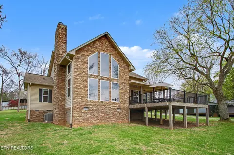 1379 Paradise Ln, Dandridge, TN 37725