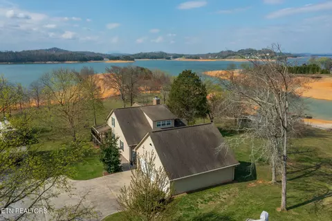 1379 Paradise Ln, Dandridge, TN 37725