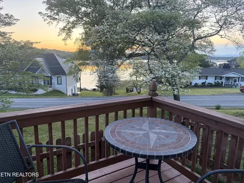 2001 Evergreen Cir, Lenoir City, TN 37772
