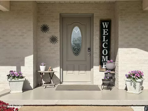 2001 Evergreen Cir, Lenoir City, TN 37772