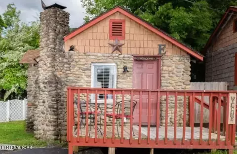 124 Roaring Fork Rd, Gatlinburg, TN 37738