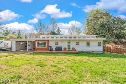 369 East Dr, Oak Ridge, TN 37830