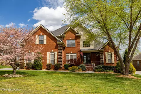 1714 Inverness Dr, Maryville, TN 37801