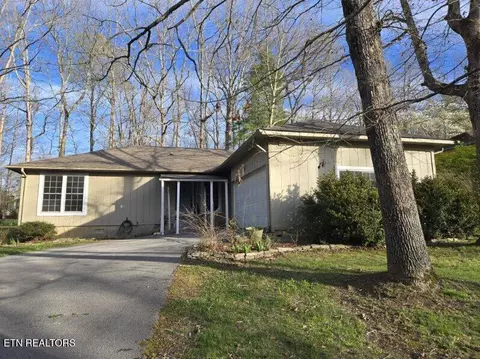 124 Lakeshire Dr, Crossville, TN 38558