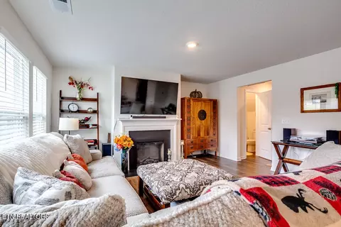 Living - 120 Waverly, Talbott, TN 37877 photo 3 of 4